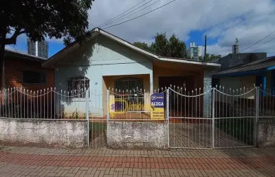 Casa com 3 dormitórios, bem localizada prox ao centro. para locação