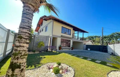 More em uma casa de filme com vizinhança amigável e rua sem saída!