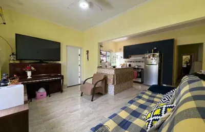 Casa à venda em praia grande-sp, bairro caiçara, 2 quartos, 1 suíte, 1 sala, 2 banheiros, 5 vagas, 199,41m². venha conferir!