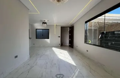 Casa com piscina, 4 suites sendo 1 master para venda na vila caiçara