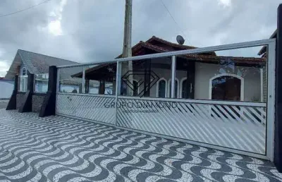 Casa de 4 dormitórios com piscina em praia grande litoral