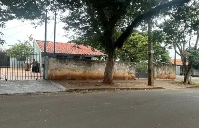 Excelente casa  de 3 quartos  c/ espaço p/ contruir outra