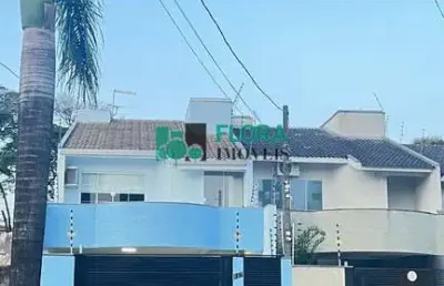 Casa com 3 quartos para alugar na Avenida Visconde de Taunay, 157, Zona 08, Maringá
