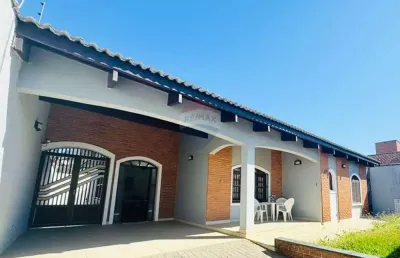 Casa imperdível no stella maris, mobiliada, com pé-direito alto, 4 dorms, 2 suítes e terreno 360 m² – faça tudo a pé!