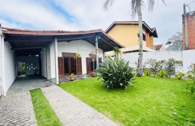 Imperdível! casa com 5 dormitórios e espaço gourmet a 150m da praia no stella maris