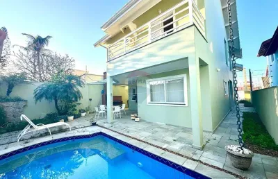 'luxuoso sobrado em peruíbe: conforto e modernidade'