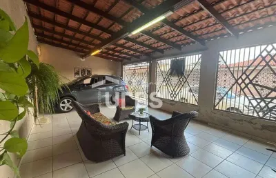 Casa com 4 quartos à venda na Rua R 3, Vila Redenção, Goiânia