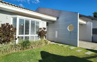 Casa plana com 4 quartos e 100% mobiliada com piscina à venda no saguaçu em joinville