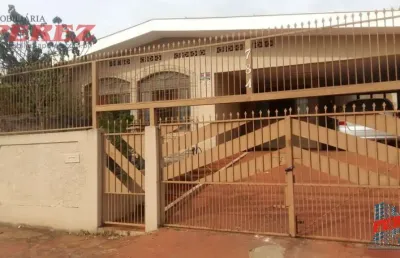 Casa com 4 quartos para alugar na avenida theodoro victorelli, --, interlagos, londrina por r$ 2.500