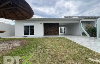 Casa com 3 quartos à venda na Rua Três De Outubro, 3211, Zona Nova, Tramandaí