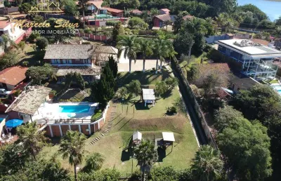 Espetáculo de chácara com acesso para represa  porteira fechada
