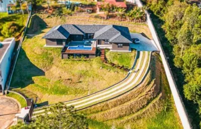 Maravilhosa casa alto padrão em condomínio jardim das palmeiras bragança paulista