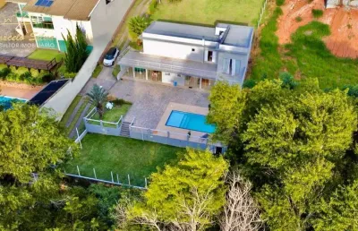 Maravilhosa na represa, casa em condomínio com acesso pra água