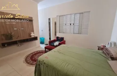 Casa com 3 quartos para alugar na Rua Piracanjuba, 098, Residencial dos Lagos, Bragança Paulista