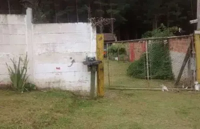 Casa para venda tem 546 metros quadrados com 2 quartos