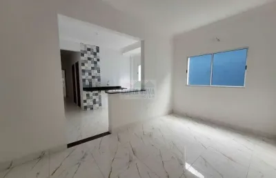 Casa de condomínio com 2 quartos, 1 banheiro, 1 vaga coletiva, quintal e churrasqueira, 50m²