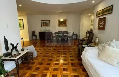 Imóvel na melhor localização do bairro. 2 quartos sendo 1 suíte, 2 banheiros