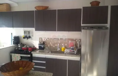 Cobertura duplex com 3 suítes e duas vagas de garagem a 50 metros do mar