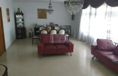 Casa à venda no sacomã, 4 suítes e 2 vagas de garagem. quintal amplo com piscina