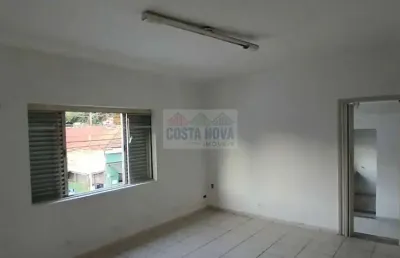 Aluga-se casa na rua chico pontes, 2 quartos, excelente localização