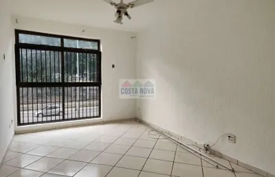 Apartamento com 51m², com 1 quarto, garagem a 50mts da praia