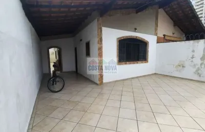 Casa com 2 quartos sendo 1 suíte, 3 vagas, para locação ou venda no canto do forte