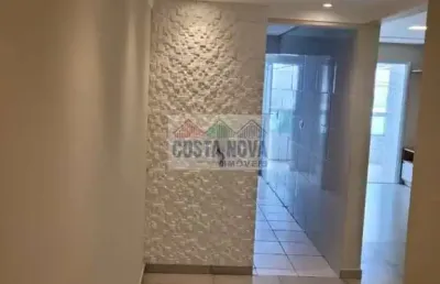Apartamento com 2 quartos de frente para o mar. 2 quartos sendo 1 suíte, 2 banheiros, 1 vaga