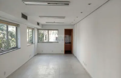 Sala comercial para venda ou locação, com 2 banheiros, copa de apoio, elevadores e recepção