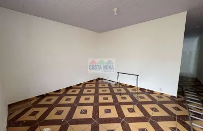 Casa com 70 metros quadrados localizada na rua amauri durval.