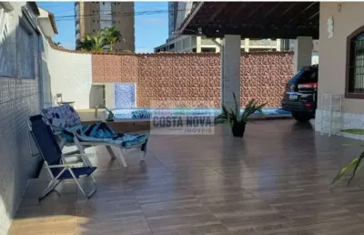 Casa térrea, mobiliada, piscina, jacuzzi, 5 vagas, edícula, churrasqueira, a 200 metros mar