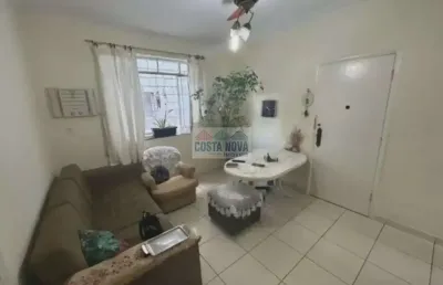 Apartamento com 2 dormitórios, ar e planejados no campo grande. ótima localização