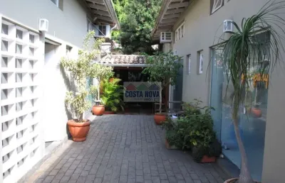 Sala comercial em vila com estacionamento, área arborizada e ambiente agradável. aproveite!