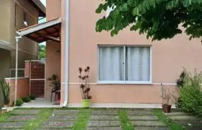 Casa em condomínio à venda em cotia-sp, bairro jardim petrópolis - 3 quartos, 1 suíte, 2 salas, 2 vagas de garagem - 82m²