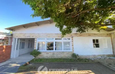 Locação anual em tramandaí – casa ampla com potencial residencial ou comercial na av. emancipação!