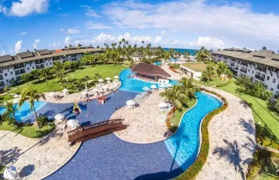 Vende-se apartamento 2 quartos em condomínio à beira mar  de muro alto - beach class