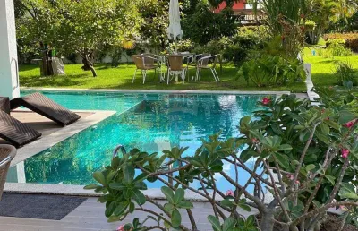 Luxo e conforto! casa para moradia em condomínio fechado â beira-mar de muro alto - pe