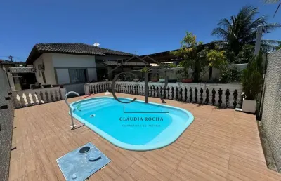 Belíssima casa térrea com piscina privativa em condomínio com portaria 24h!