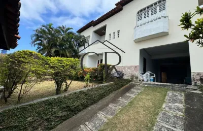 Fantástica casa em condomínio com portaria 24h, espaço e conforto para toda família!
