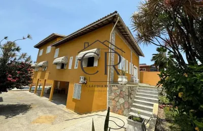 Casa imponente, extremamente conservada! próxima a praia!
