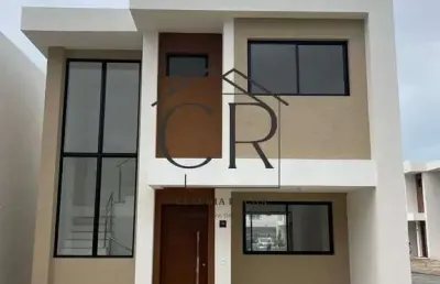 Maravilhosa casa no condomínio essence em buraquinho!