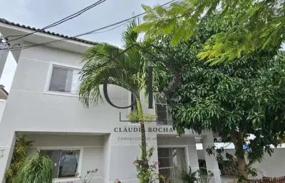 Maravilhosa casa em buraquinho! condomínio fechado!