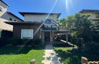 Maravilhosa casa com altíssimo padrão construtivo em condomínio clube!