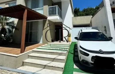 Excelente casa duplex em condomínio fechado com ótima infraestrutura!