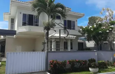 Maravilhosa casa em condomínio fechado com excelente área verde!