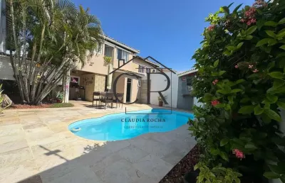 Oportunidade ímpar de adquirir sua casa com um bela piscina privativa!