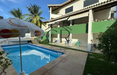 Fantástica casa no coração de vilas do atlântico com ampla área verde, alameda fechada!