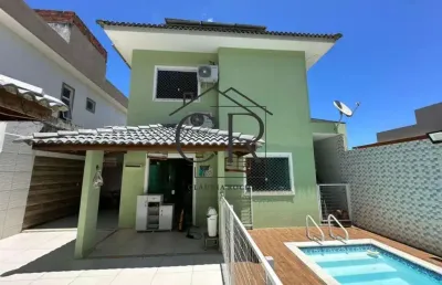 Ótima casa com piscina privativa em condomínio fechado!