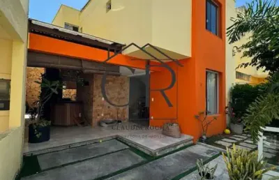 Mega maravilhosa casa em condomínio, energia solar, varanda gourmet com jacuzzi!