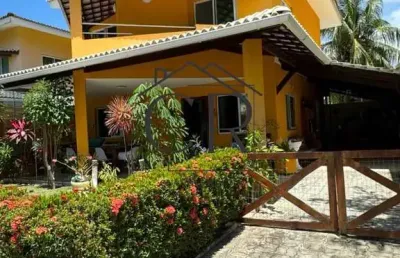 Casa muito bem conservada, com painel solar, em um excelente condomínio dentro do foz do joanes!