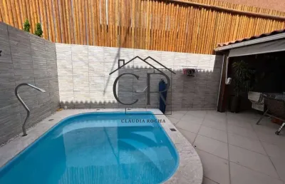 Pronta para morar, com piscina privativa em condomínio fechado!